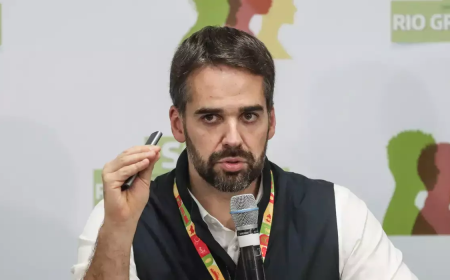 Eduardo Leite classifica ação dos Estados Unidos contra a Venezuela como "inaceitável" mas reitera críticas a Maduro.
