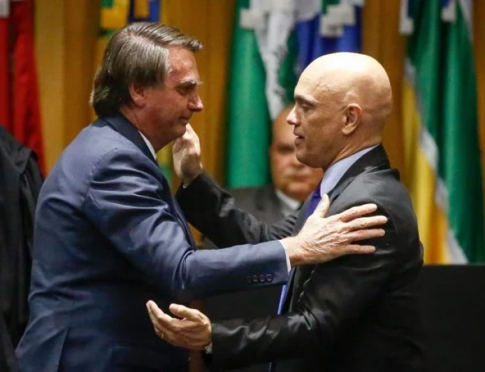 Moraes concede prisão domiciliar a Bolsonaro por 90 dias