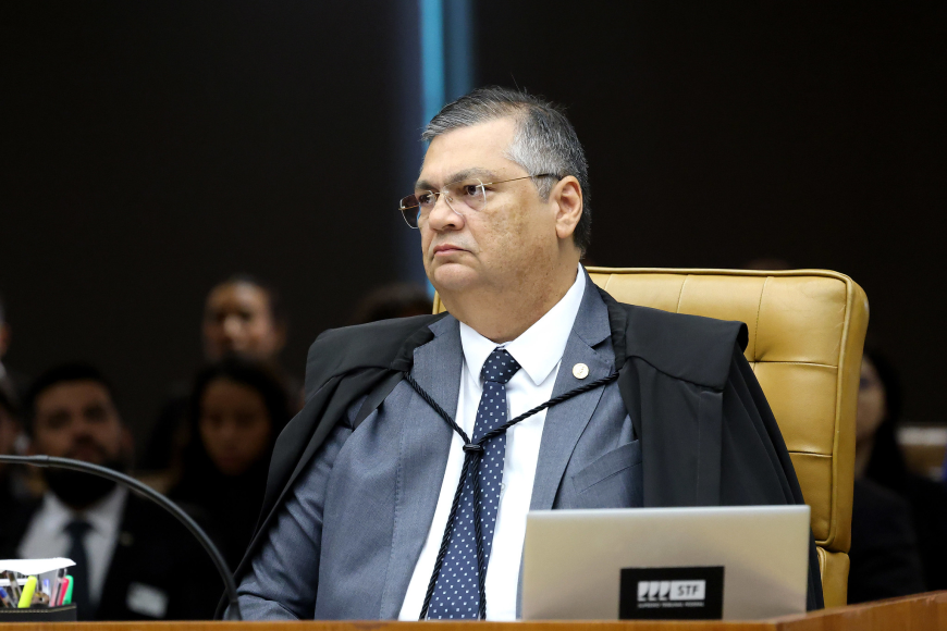 Dino pede explicação sobre uso de dinheiro público em filme sobre Bolsonaro