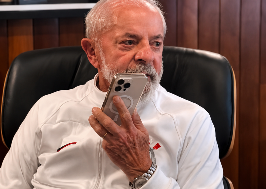 Xi Jinping liga para Lula e oferece apoio contra “interferência externa”