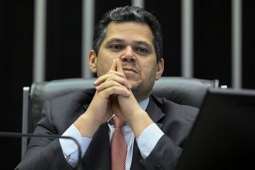Oposição pressiona Alcolumbre e cobra fim do "segredismo" na CPMI do Banco Master