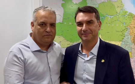 Flávio Bolsonaro anuncia Alfredo Gaspar como vice de sua chapa presidencial