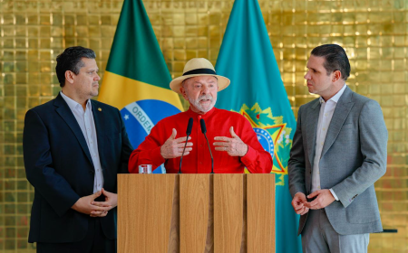 Lula, Motta e Alcolumbre fecham acordo para votar fim da taxa das blusinhas