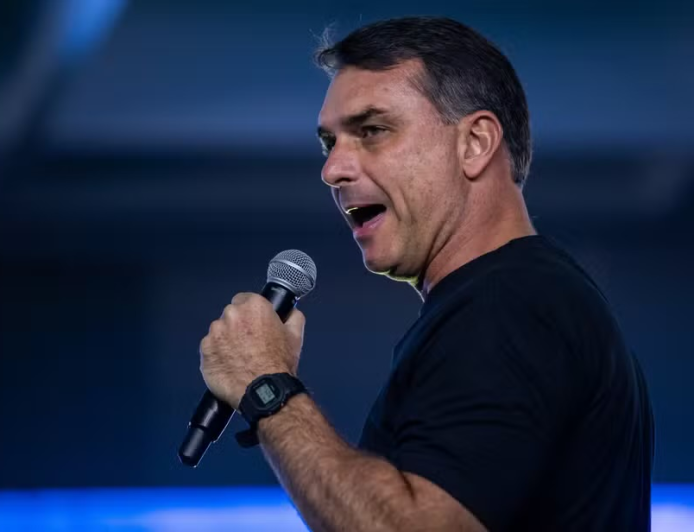 R$ 4 milhões destinados por Flávio Bolsonaro entram na mira da CGU por suspeita de fraude