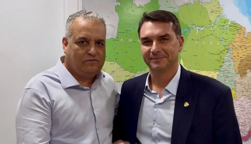 Flávio Bolsonaro anuncia Alfredo Gaspar como vice de sua chapa presidencial