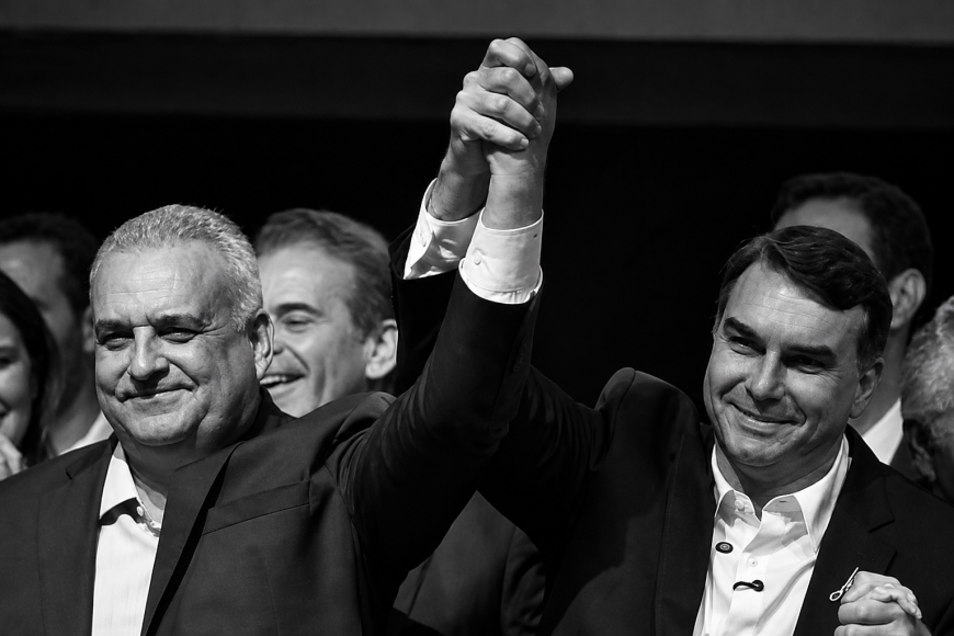 Isolado, Flávio Bolsonaro escolhe para vice deputado investigado por estupro de menor de 13 anos