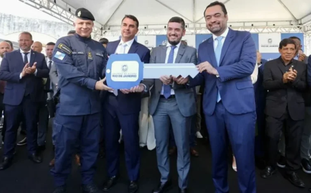O safári de Flávio Bolsonaro e os nomes dos bolsonaristas na planilha do bicheiro