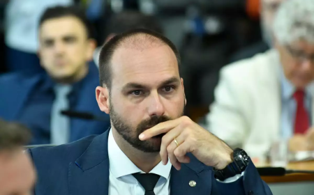 Eduardo Bolsonaro é demitido da Polícia Federal