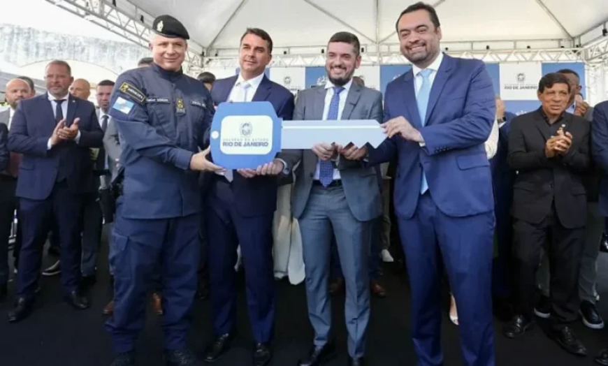 O safári de Flávio Bolsonaro e os nomes dos bolsonaristas na planilha do bicheiro