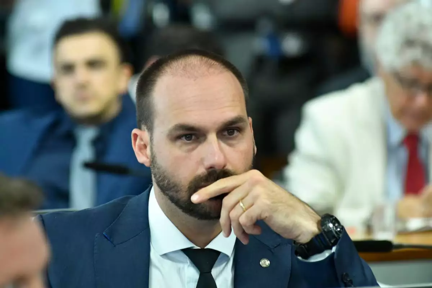 Eduardo Bolsonaro é demitido da Polícia Federal