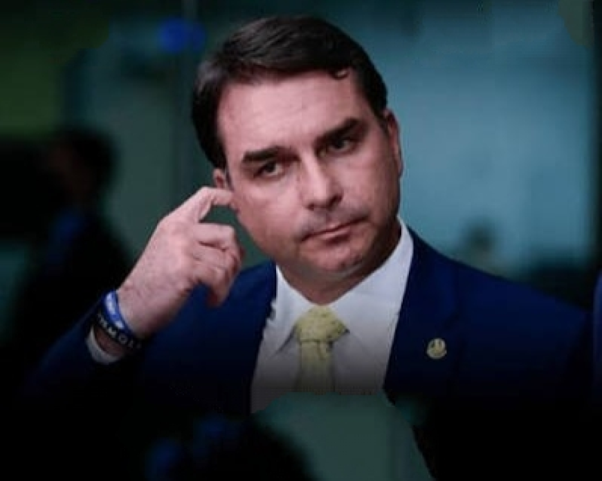 TSE coloca rede de collabs pró-Flávio Bolsonaro sob investigação