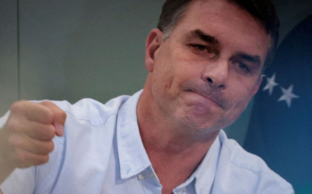 Vai votar em Flávio Bolsonaro para acabar com a corrupção? Conheça seu condidato e as denúncias contra ele.