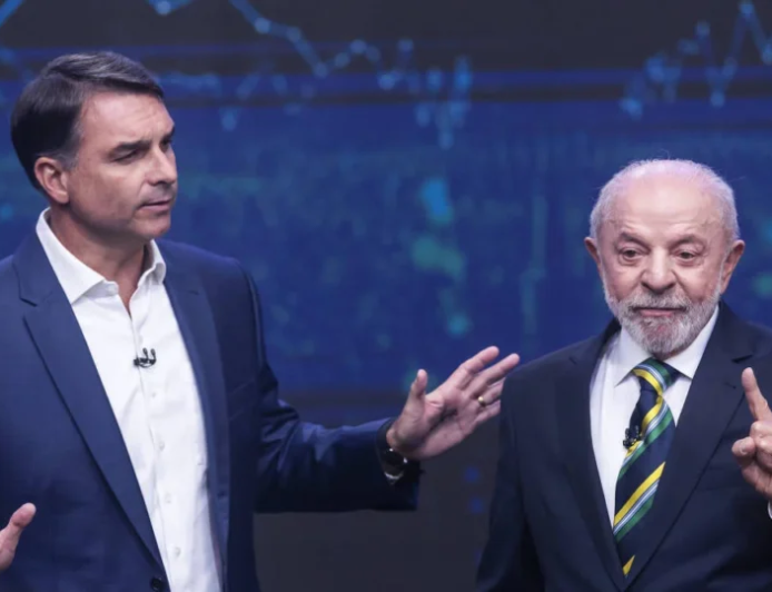 Debate da Globo expõe informações falsas de Flávio Bolsonaro e reacende polêmica sobre morte de criança